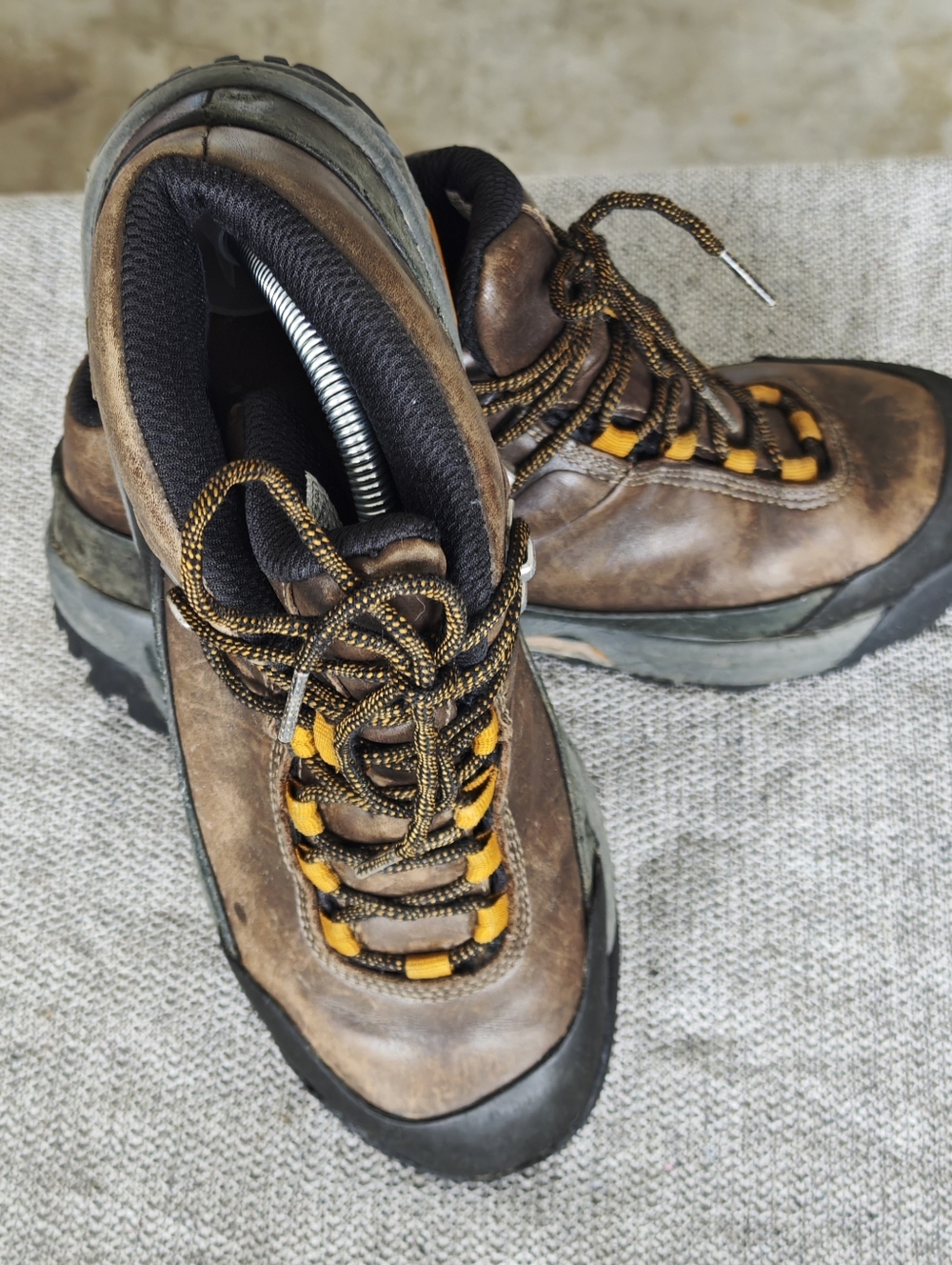 Patagonia Men's P26 GORE-TEX French Roast Inca Gold Hiking Boots Brown Size 8